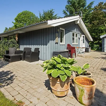 Three-bedroom Holiday In * Hals
